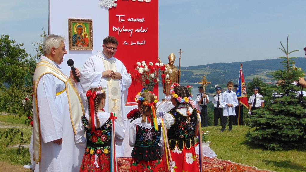 Najświętszej Eucharystii przewodniczył ks. proboszcz Andrzej Dźwigaj