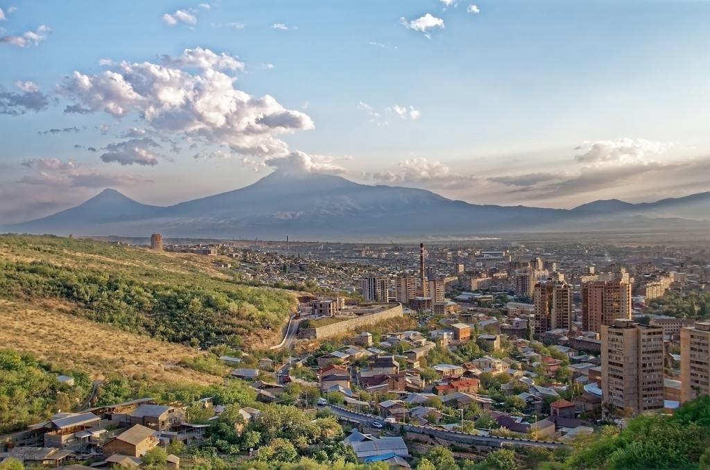 Erywań w Armenii. W tle góra Ararat. Fot. Pixabay/680451