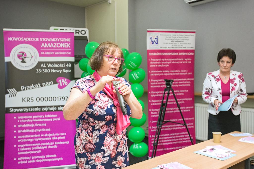 15 października przypada Europejski Dzień Walki z Rakiem Piersi. W tym dniu w nowosądeckiej siedzibie FAKRO odbyły się warsztaty z zakresu profilaktyki raka piersi. Zwieńczyły one cykl warsztatów w ramach kampanii edukacyjnej „Piękna, bo świadoma” zrealizowanej przez FAKRO.