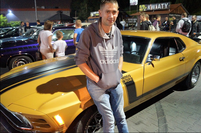 Jarosław Łatka i jego Mustang
