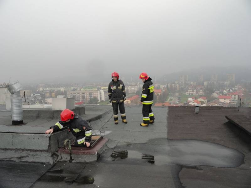 ćwiczenia strażackie na wysokich obiektach