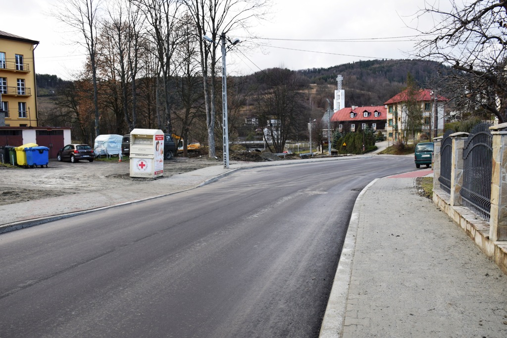 położyli asfalt na ulicy Źródlanej w Krynicy-Zdroju! 
