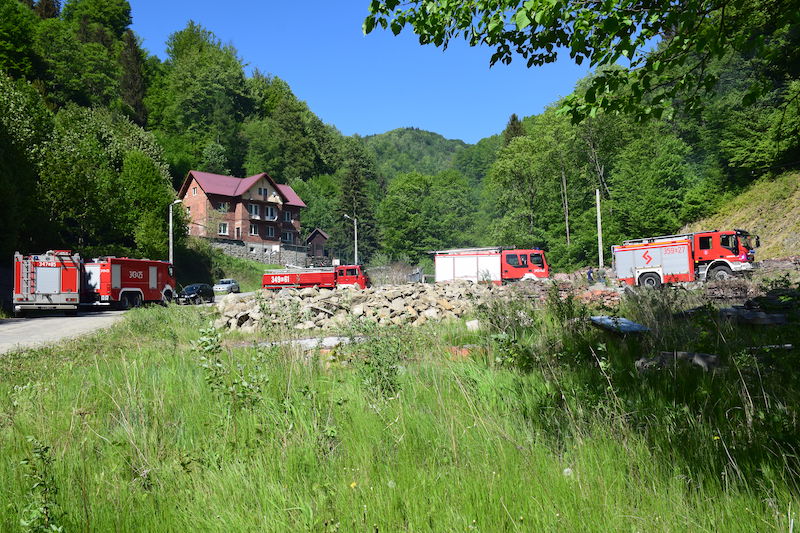 Grożny pożar w Żegiestowie-Zdroju. Płomienie dosięgnęły lasu