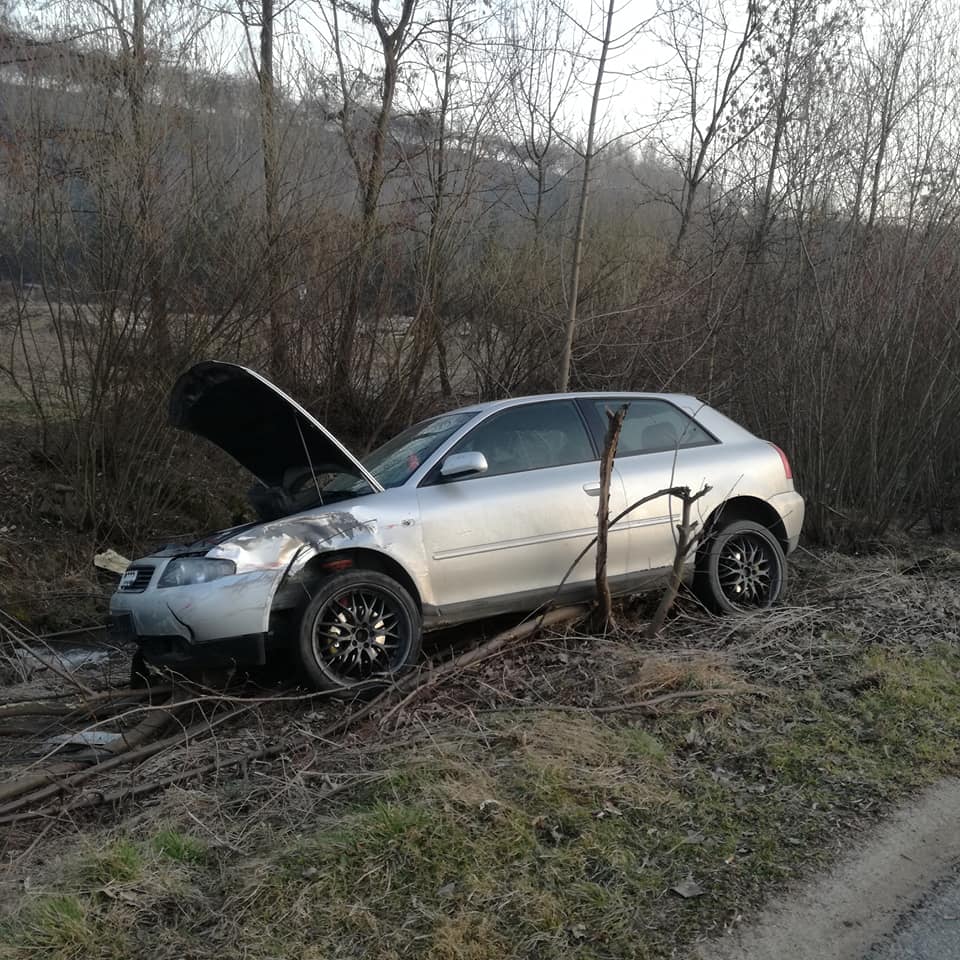 Łącko(Kiczonki) - zderzenie dwóch samochodów osobowych