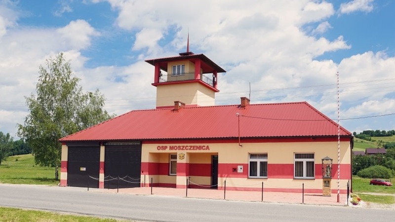 Strażacy z Moszczenicy niebawem otrzymają nową bramę.