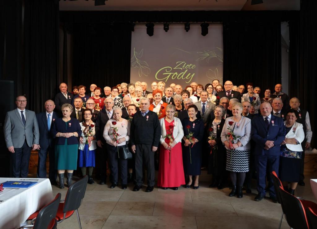 Kilka dni temu odbyła się uroczystość Złotych Godów, podczas których wręczone zostały Medale za Długoletnie Pożycie Małżeńskie, przyznane przez Prezydenta Rzeczypospolitej Polskiej. Wszystko to miało miejsce w Centrum Kultury i Promocji Gminy Łososina Dolna