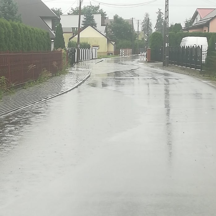 Deszcz pada, w Chełmcu ludzi krew zalewa. Rok minął a nic się nie zmieniło