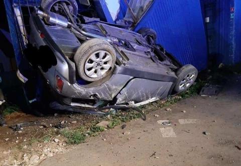 Nocny wypadek na krajówce w Nowej Wsi. Samochód uderzył w kontener budowlany
