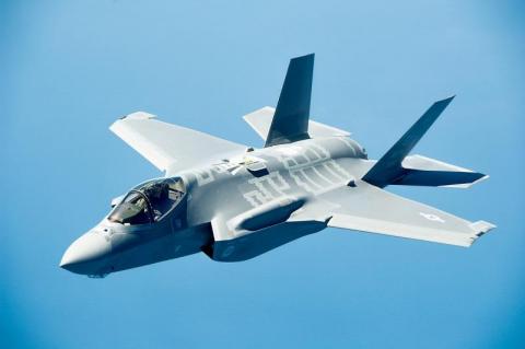 Nad Sądecczyzną lata nowoczesny amerykański myśliwiec F-35