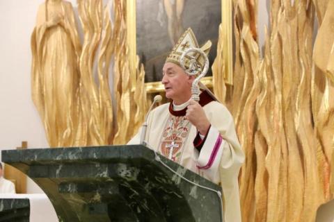 "Wiara umacnia się, gdy jest przekazywana". Biskup Andrzej Jeż o kryzysie wiary u katolików, synodzie i powołaniach
