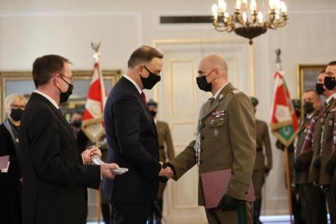 Komendant Stanisław Laciuga odebrał nominację generalską z rąk prezydenta