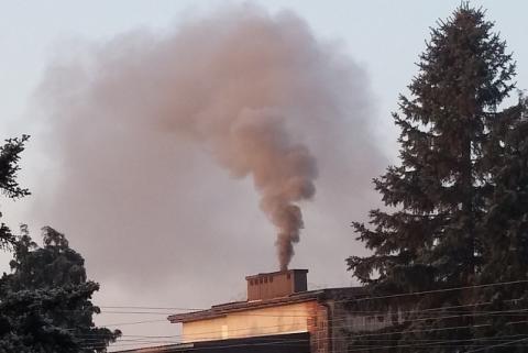 Sąsiad cię truje czarnym dymem z komina? Możesz mu teraz za