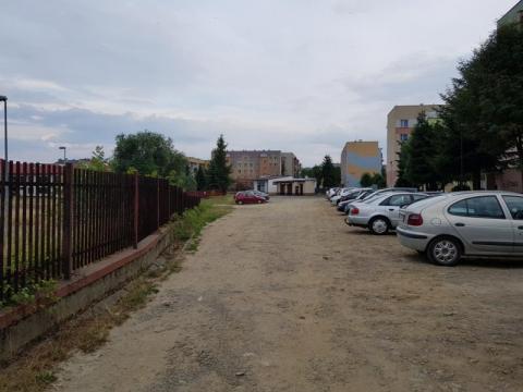Cuda wianki, w końcu zamiast klepiska będzie parking przy Korzeniowskiego? 