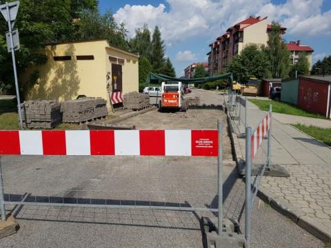 Nowy Sącz: remontują ulicę Reguły. Wjazd od Gorzkowskiej zablokowany