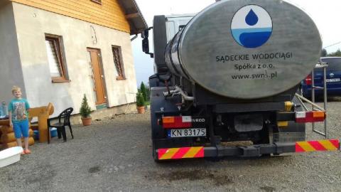 Chełmiec: woda do Biczyc Górnych dostarczona, a radni chowają głowę w piasek