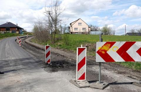 Leją im nowy asfalt na drogę za ponad cztery miliony złotych