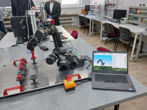 Robot Astorino: nowa jakość nauczania w Centrum Kształcenia Zawodowego