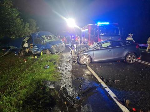 Koszmarny wypadek na krajówce w Witowicach. Samochody nadają się jedynie na złom [ZDJĘCIA]