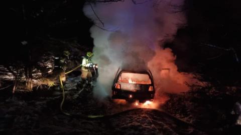 Samochód był cały w płomieniach. Ktoś go celowo podpalił?