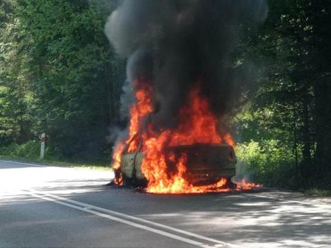 W trakcie jazdy jej samochód stanął w ogniu. Musiała uciekać z płonącego auta