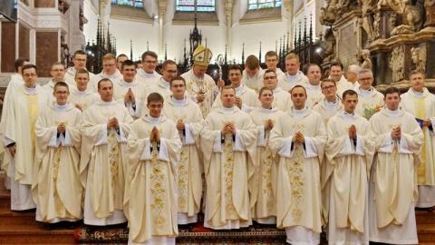 Biskup Andrzej Jeż wyświęcił nowych kapłanów. Dziewięciu pochodzi z Sądecczyzny