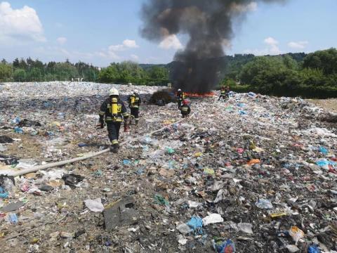Pożar na składowisku odpadów w Starym Sączu, fot. FB OSP Stary Sącz