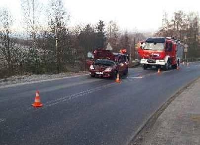 Librantowa: Ciężarówka w starciu z osobówką. Jedna osoba trafiła do szpitala