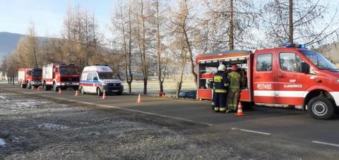 Wypadek w Ujanowicach. Samochód wypadł z drogi i uderzył w drzewo