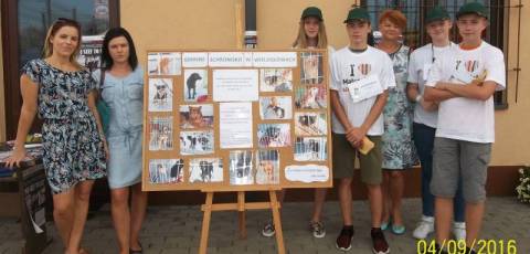 Chełmiec: Dzieciaki zrobiły wystawę zdjęć psów do adopcji. To był strzał w dziesiątkę
