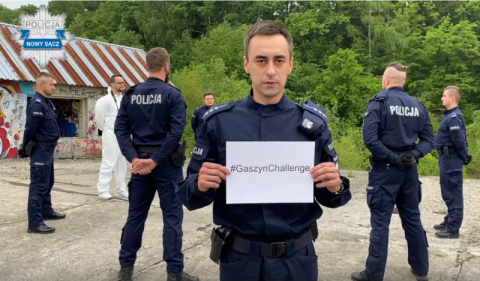 Policjanci wzięli udział w akcji #Gaszynchallenge. Zobaczcie, kogo nominowali 