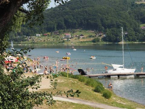 wypadek  żaglówki na Jeziorze Rożnowskim