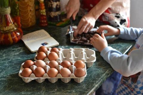 Wielkanocne śniadanie prosto pod drzwi? Catering wielkanocny ratuje niektórym święta