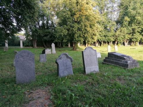 Zapal lampkę pamięci na zapomnianych grobach na sądeckich nekropoliach