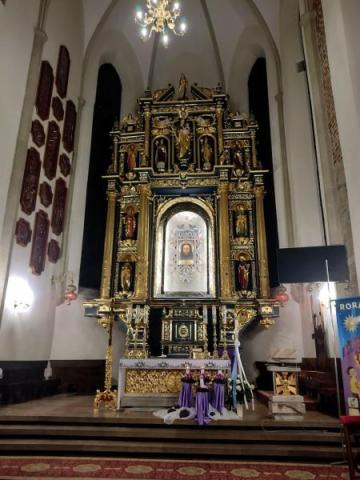 Odnowione ołtarze w bazylice św. Małgorzaty wyglądają wspaniale! Trzeba je zobaczyć [ZDJĘCIA]