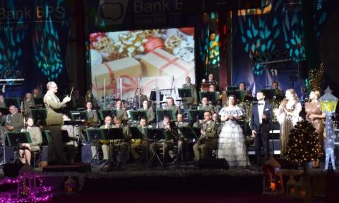 Na scenie wystąpiła Orkiestra Reprezentacyjna Straży Granicznej z Nowego Sącza pod kierownictwem Leszka Mieczkowskiego