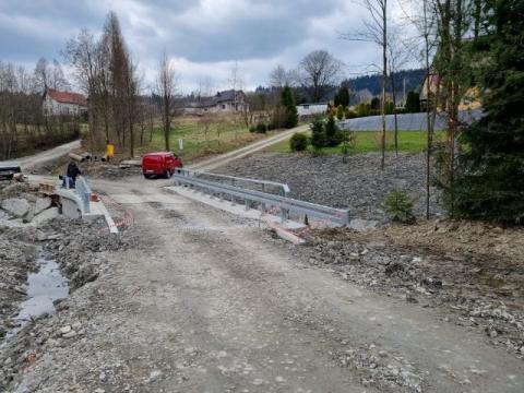 Woda uszkodziła most w Koniuszowej. Do końca maja ma być gotowa nowa przeprawa
