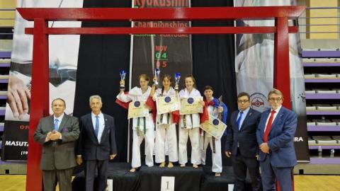 Sądeczanki zdobyły Lizbonę! Z Mistrzostw Europy w Karate wróciły z medalami [ZDJĘCIA]