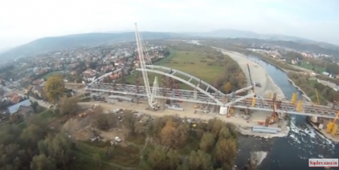 Zobacz Nowy Sącz z góry: jest nowy most na Dunajcu i nowe hale Wiśniowskiego 