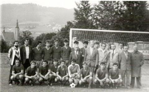 W wieku 66 lat zmarł Andrzej Ćwik (na zdjęciu z piłką). Bramkarz, który podczas swojej przygody z piłką nożną zapisał się w historii kilku klubów.