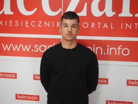 Miłosz Kałahur jest piłkarzem Sandecji Nowy Sącz.Piłkę nożną trenuje od dziecka 