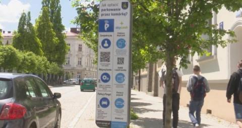 Nowy Sącz: w Urzędzie Miasta zapłacisz kartą! Kiedy pojawią się parkomaty na kartę?