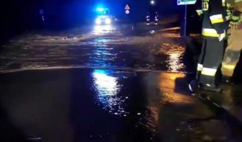 Uwaga! Przez powódź błyskawiczną zamknęli drogę Naściszowa – Librantowa