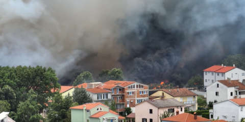 Ogromny pożar w Chorwacji. Polacy chętnie spędzają w tym miejscu urlopy [WIDEO]