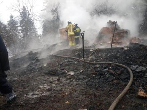 W Szymbarku spłonął budynek. Nie żyje 15-latka, trzy osoby w szpitalu