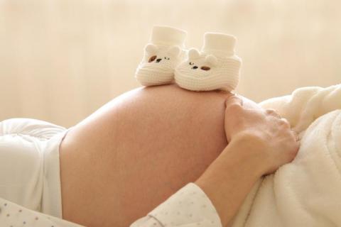 Jeśli przyszła matka sięga w ciąży po używki. Czym to grozi dla dziecka?