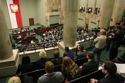 Sejm już zdecydował. Matki z czwórką dzieci dostaną emerytury
