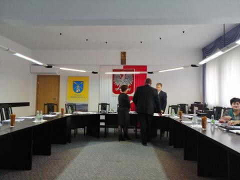 X sesja Rady Gminy Moszczenica: szkoły uratowane, działki przygotowane
