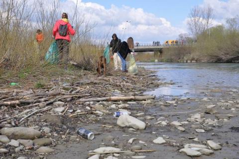 Wiosenne sprzątanie brzegów rzek czas zacząć. W Nowym Sączu będą dwie akcje