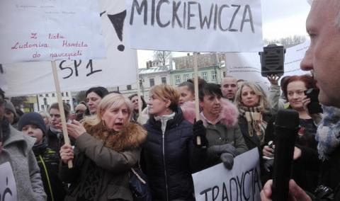 Protest nauczycieli SP nr 1 w Nowym Saczu, fot. Iga Michalec