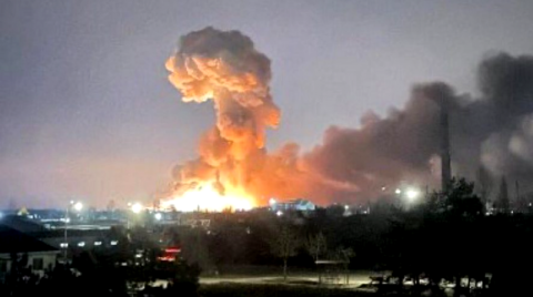  Rosyjska rakieta uderzyła w fabrykę Fakro na Ukrainie. Zakład stoi w ogniu
